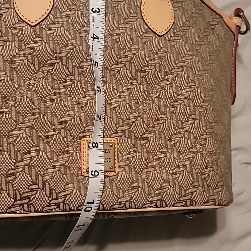 🆕Dooney & Bourke Brown and Tan Handbag